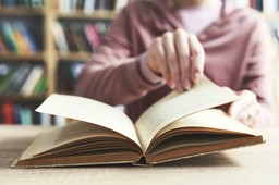 Arcydzieła literatury światowej. Dopasuj autora do powieści. Przyjemny quiz dla moli książkowych