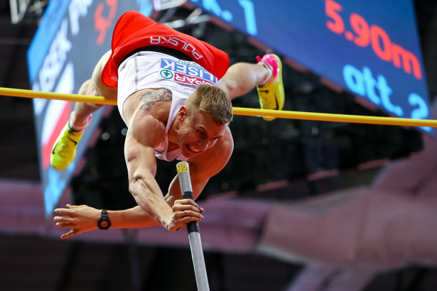 Piotr Lisek skoczył o tyczce 5,94. To nieoficjalny rekord Polski
