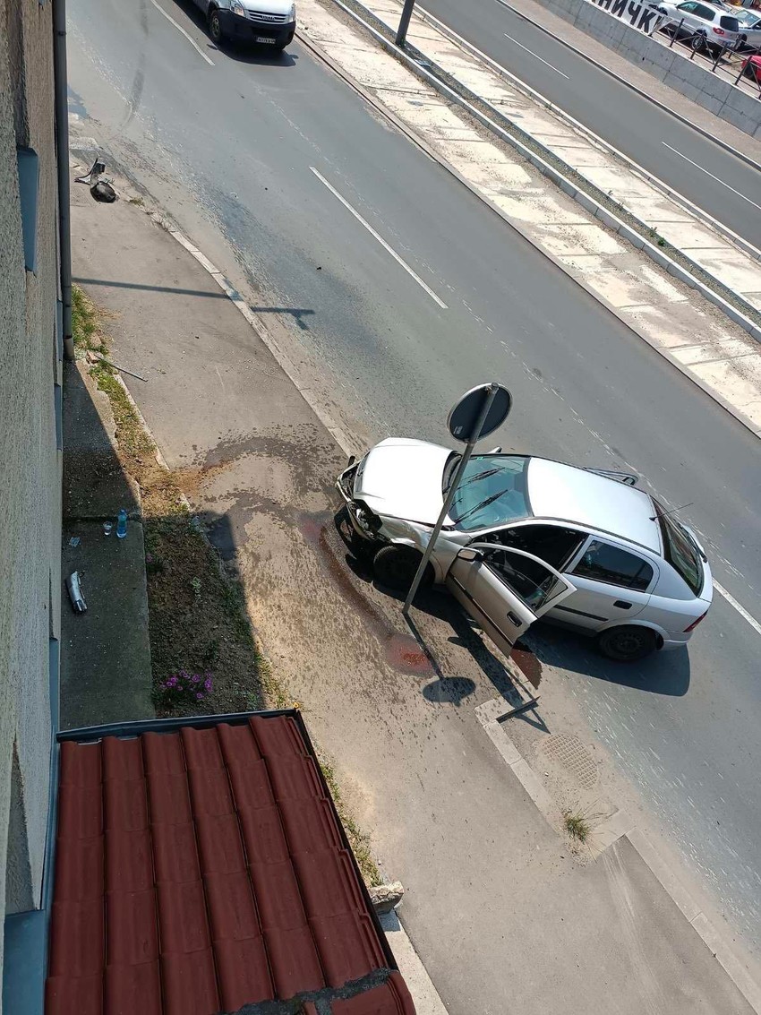 Drugi za malo da uleti u stambenu zgradu