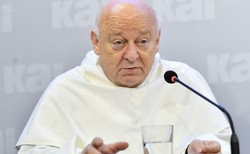 O. Tasiemski o papieżu Franciszku: Ucałował flagę ukraińską, nie ucałował rosyjskiej