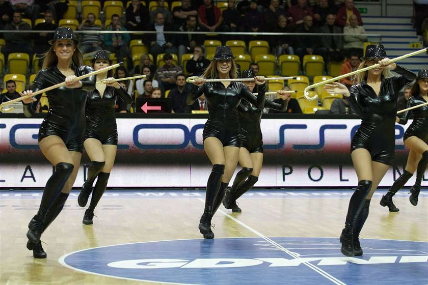 Ależ oni mają boskie cheerleaderki!