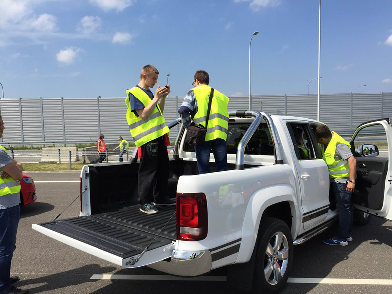 Niewidome dzieci poznają autostradę