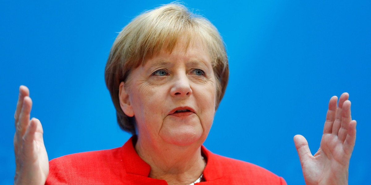Merkel się tłumaczy. Sprawa dotyczy Polski