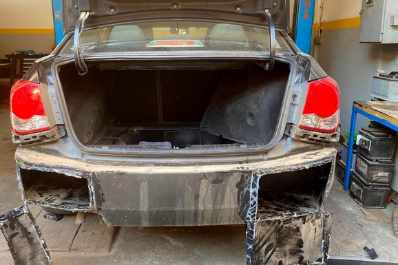 (FOTO) ISEKAO AUTOMOBIL, PA U NJEGA UGURAO 22 KILE DROGE! Policija zaustavila muškarca iz Lazarevca, a onda je usledio TOTALNI ŠOK