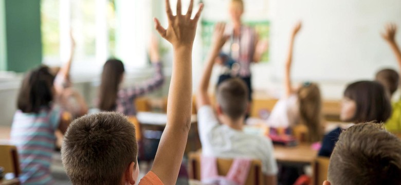 Gminy odrzucają i pomysł MEN, i żądania nauczycieli. "Niech rząd sobie sam płaci za podwyżki i wymyślony dodatek"