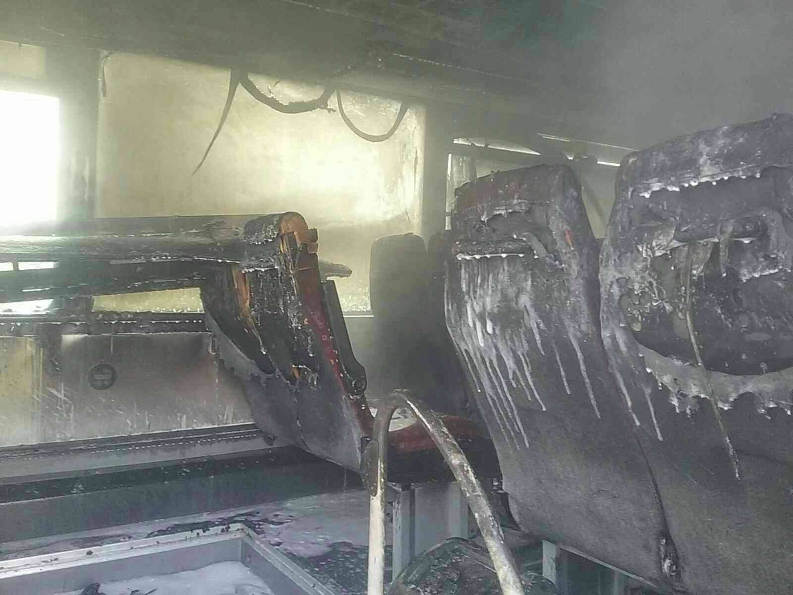 Hasiči zasahovali pri horiacom autobuse na D1 pri Závažnej Porube.