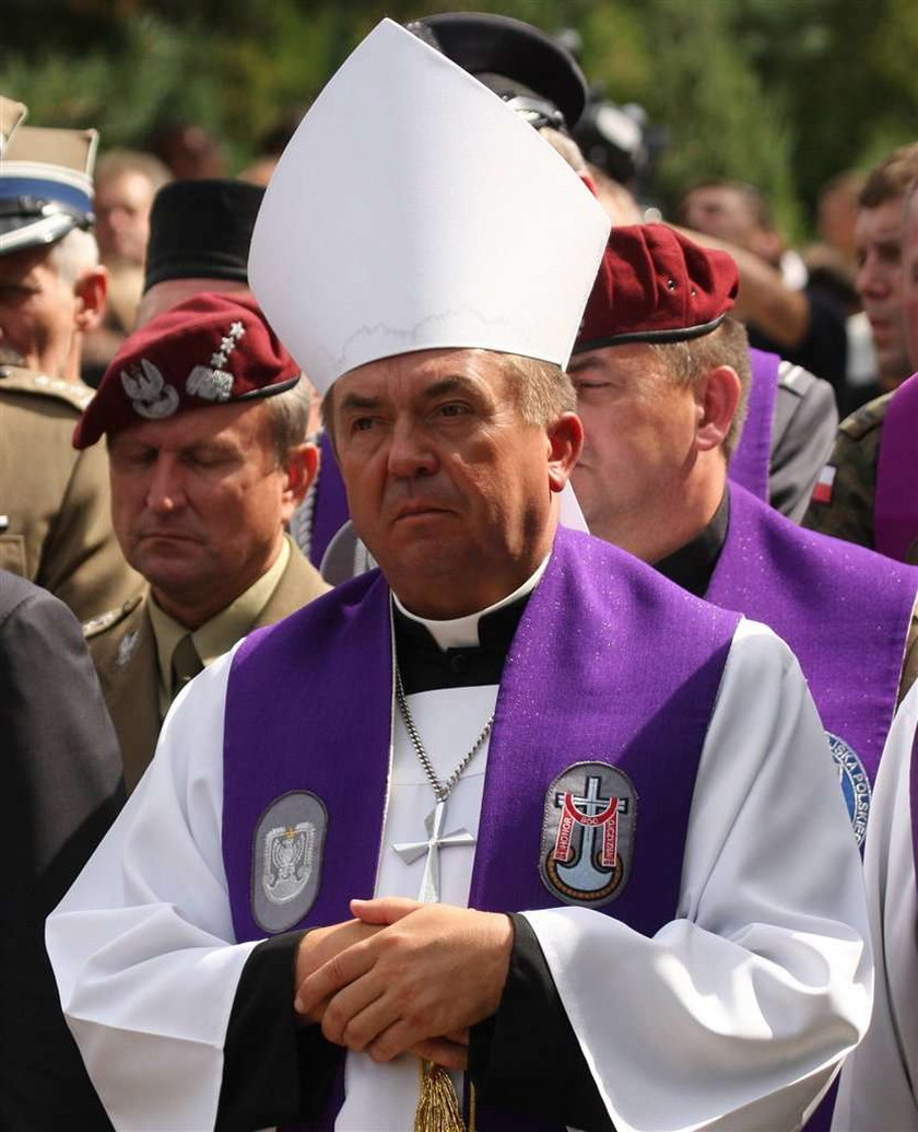 O północy zakończyła się narodowa żałoba. Nie oznacza to jednak końca bólu i cierpienia. Dziś w całym kraju odbędzie się aż 11 pogrzebów ofiar katastrofy