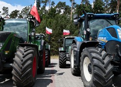 Traktory na granicy. Rolnicy wspierają ruch Bąkiewicza. "Nie tylko żywimy, ale i bronimy"