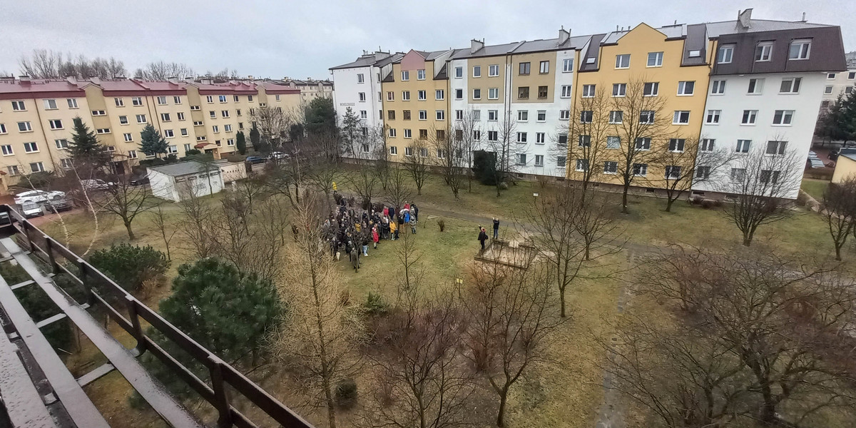 Mieszkańcy protestują przeciwko budowie nowego budynku mieszkalnego tuż obok ich bloków