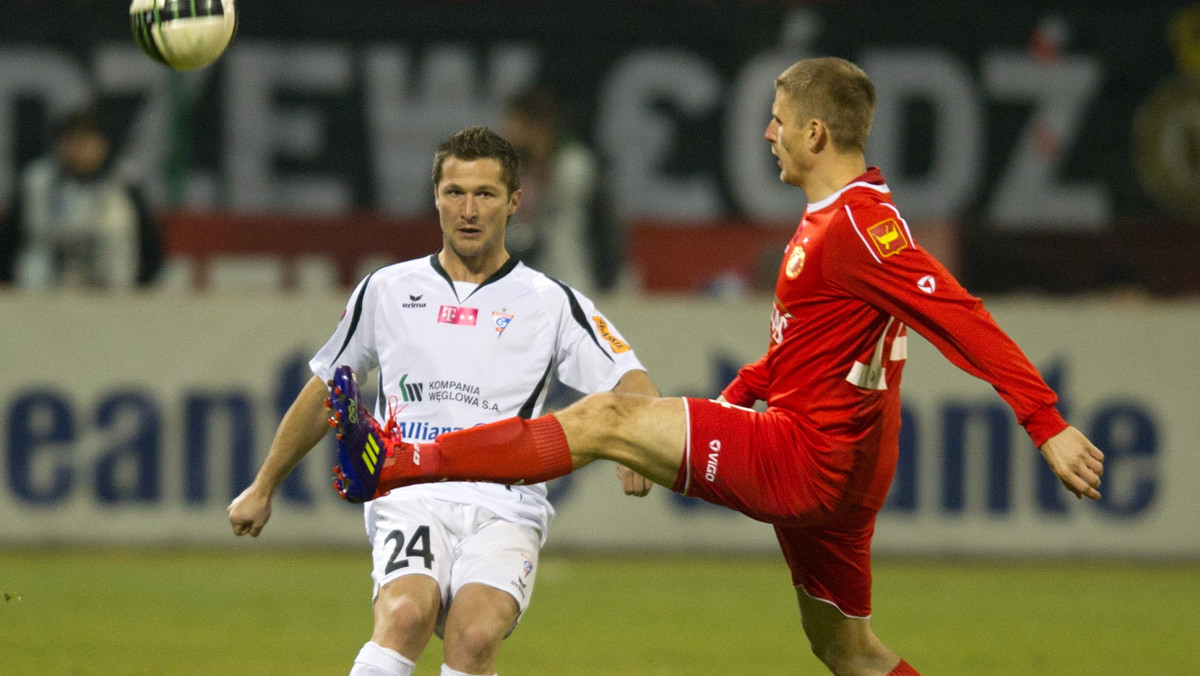 Widzew Łódź pokonał przed własną publicznością Górnika Zabrze 2:0 (2:0) w meczu 17. kolejki T-Mobile Ekstraklasy. O sukcesie gospodarzy zdecydowały dwa kwadranse.