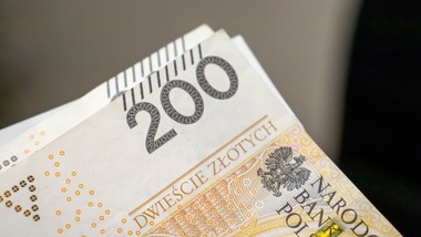 zus ogłasza miłe zmiany dla emerytów. te roczniki dostaną dodatkowe 200 zł do emerytury w 2026 roku które roczniki jakie roczniki podwyżka emerytur gov