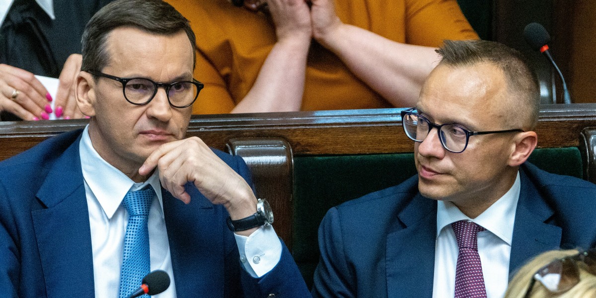 Premier Mateusz Morawiecki i wiceminister Artur Soboń.