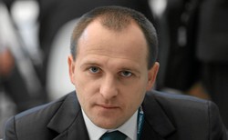 Były szef KNF Stanisław Kluza pomagał Abrisowi. Przygotował ekspertyzę na korzyść funduszu