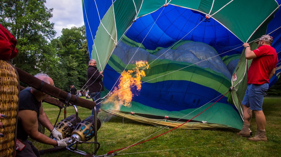 II Zawody Balonowe "In The Silesian Sky" - start balonów świtem z pszczyńskiego parku zamkowego - 25.06.2022 r. - autor: Andrzej Grynpeter