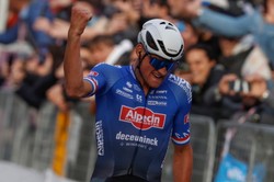 Mathieu van der Poel wygrał wyścig Mediolan-San Remo