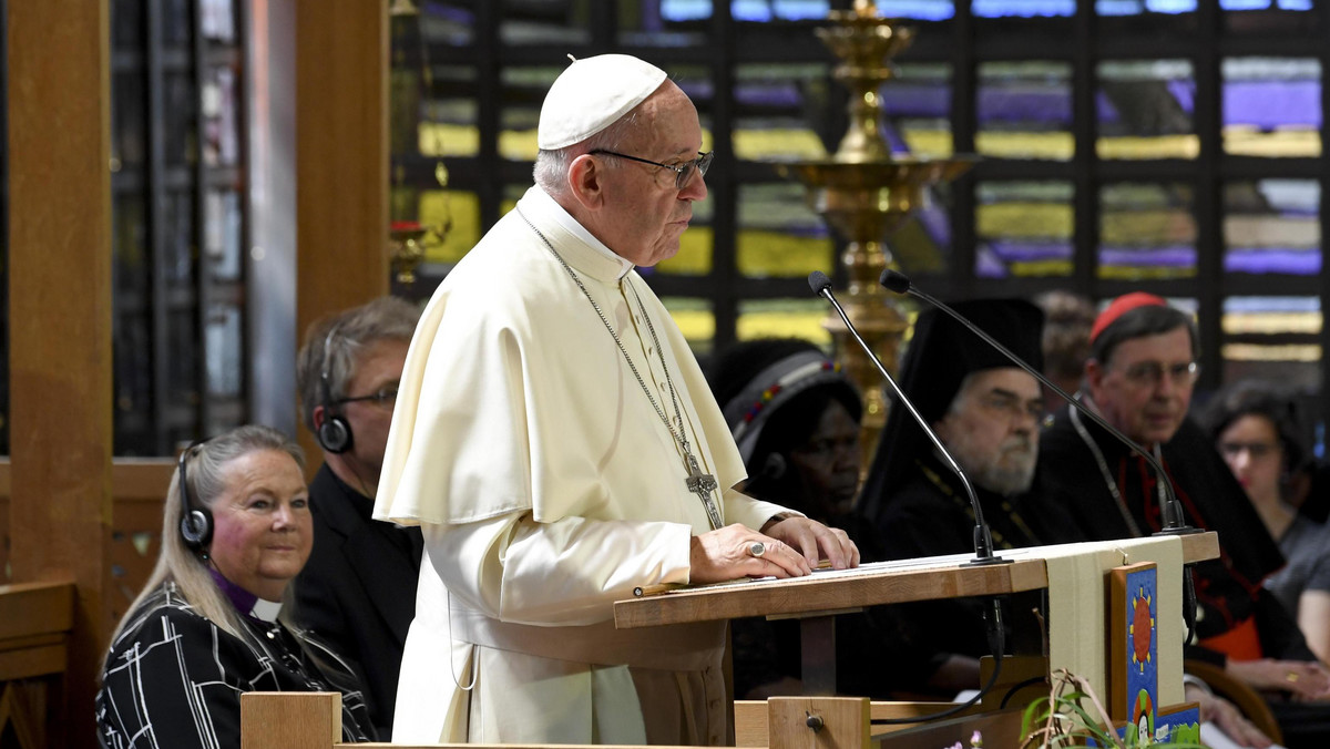 Podziały wśród chrześcijan są zgorszeniem, bo prowadzą do wojen i zniszczenia - powiedział papież Franciszek w siedzibie Światowej Rady Kościołów w Genewie.