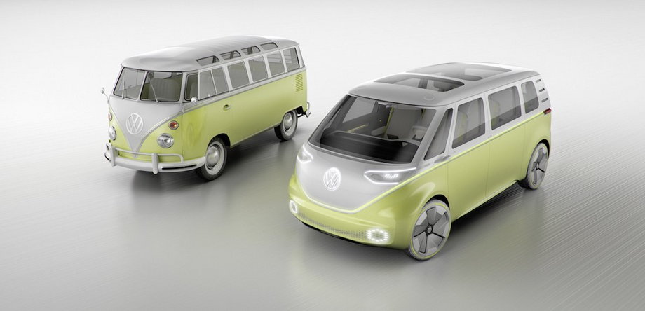 4. Volkswagen pokazał wypakowaną technologią wersję swojego klasycznego busa. Elektryczny odświeżony model ma przejeżdżać 435 kilometrów na jednym ładowaniu.
