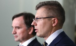 Spór polityczny o 'cudowny lek' przeciw COVID-19. Dobra i zła amantadyna