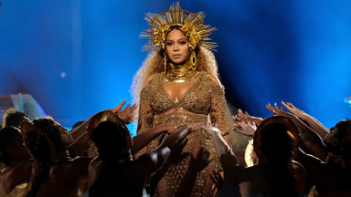 Grammy 2017: ciężarna Beyonce niczym bogini! Spójrzcie też na drugą kreację