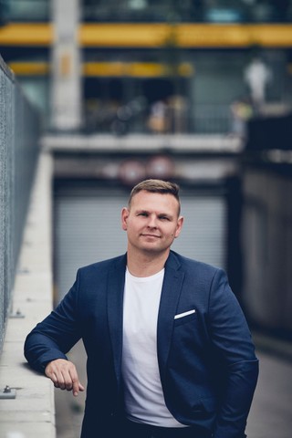 photo by Bartek Sadowski sadowski.bartek@gmai.com +48 609 120 330 www.barteksadowski.pl