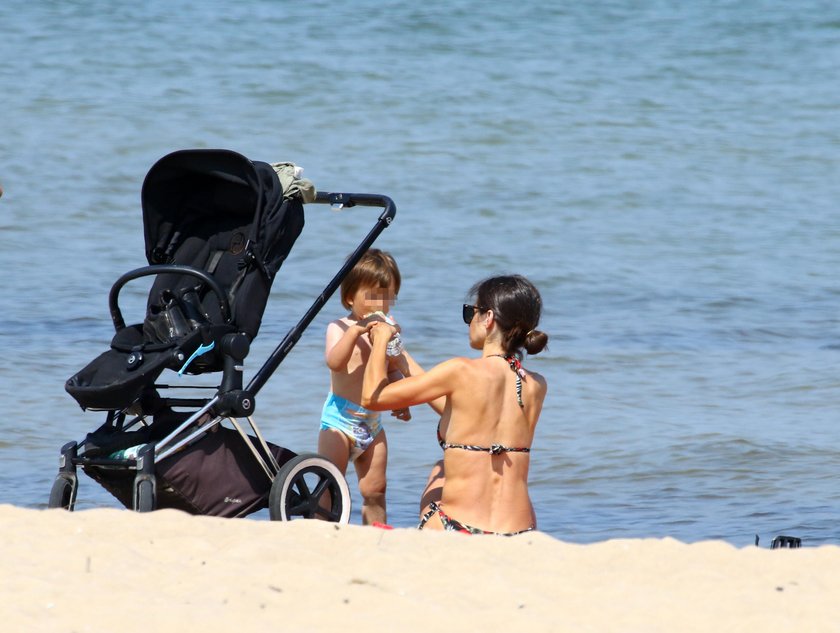 Marta Kaczyńska na plaży w Sopocie