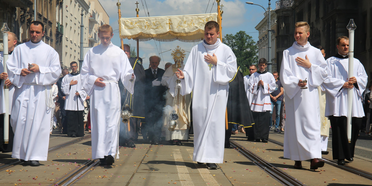 Obchody Bożego Ciała w Łodzi. Liczne procesje na ulicach 