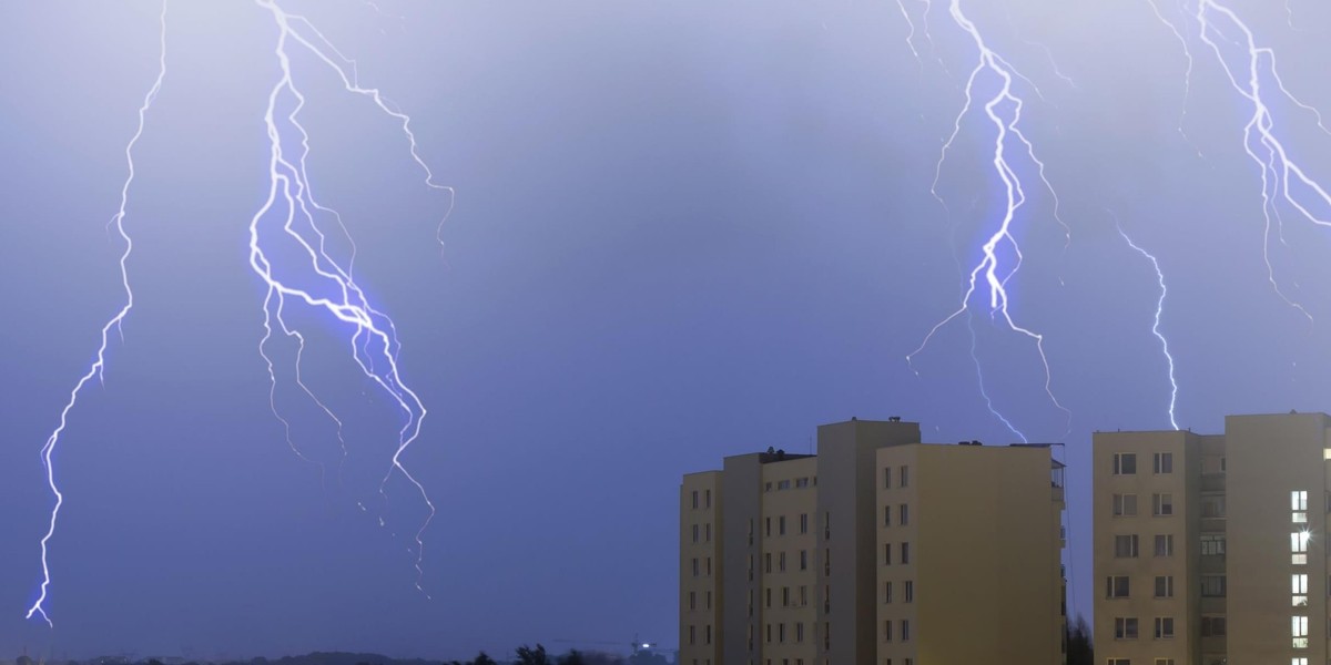 Będą burze z gradem nad województwem łódzkim. Jest ostrzeżenie