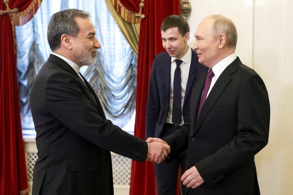 PUTIN SE SASTAO SA ARAKČIJEM U SANKT PETERBURGU Evo o čemu su pričali predsednik Rusije i šef diplomatije Irana