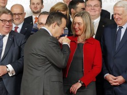 Federica Mogherini popełniła modowy błąd, który często przydarza się Beacie Szydło. FOTO