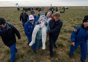 Don Petit, američki astronaut i član posade Međunarodne svemirske stanice (ISS), po sletanju na Zemlju | Foto: Reuters