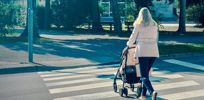 Zdążyła tylko odepchnąć wózek z dzieckiem. Sama nie uskoczyła przed autem. Młoda kobieta straciła nienarodzone maleństwo