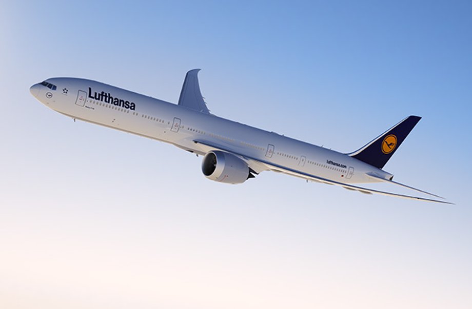 Lufthansa będzie pierwszym klientem, który odbierze Boeinga 777-9. Samolot ma zaoferować szerszą kabinę w klasie biznes. Na ich pokładzie nie będzie klasy pierwszej, z której niemiecki przewoźnik się wycofuje