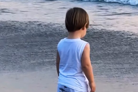 (VIDEO) SIN MARIJE ŠERIFOVIĆ JURI TALASE Pevačica snimila naslednika na Baliju: "Hvala ti živote moj lepi"