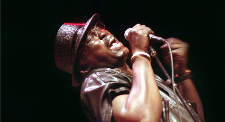 Rudy Gomis lors d'un concert du Baobab Orchestra, à New York, en avril 2004