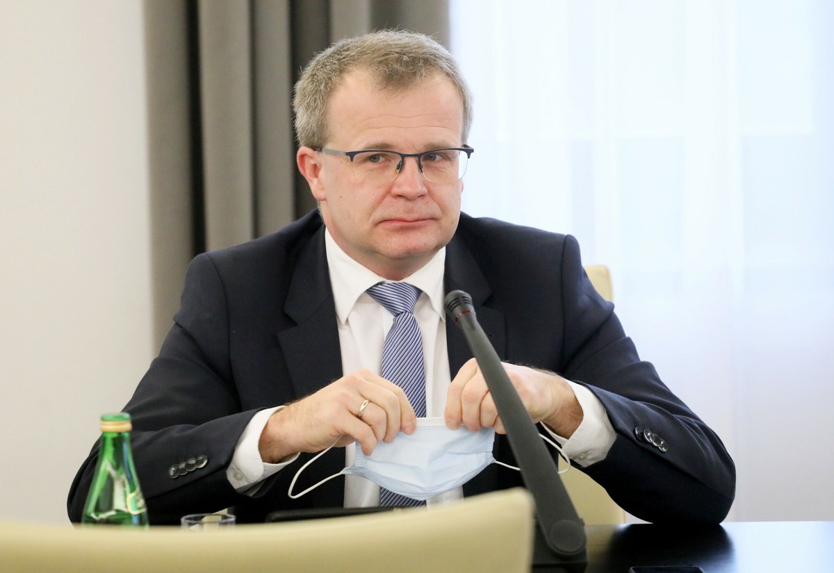 Podatek wojenny i zawieszenie świadczeń. Członek RPP mówi wprost