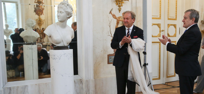 Odzyskane XVIII-wieczne popiersie Diany wróciło do Łazienek Królewskich