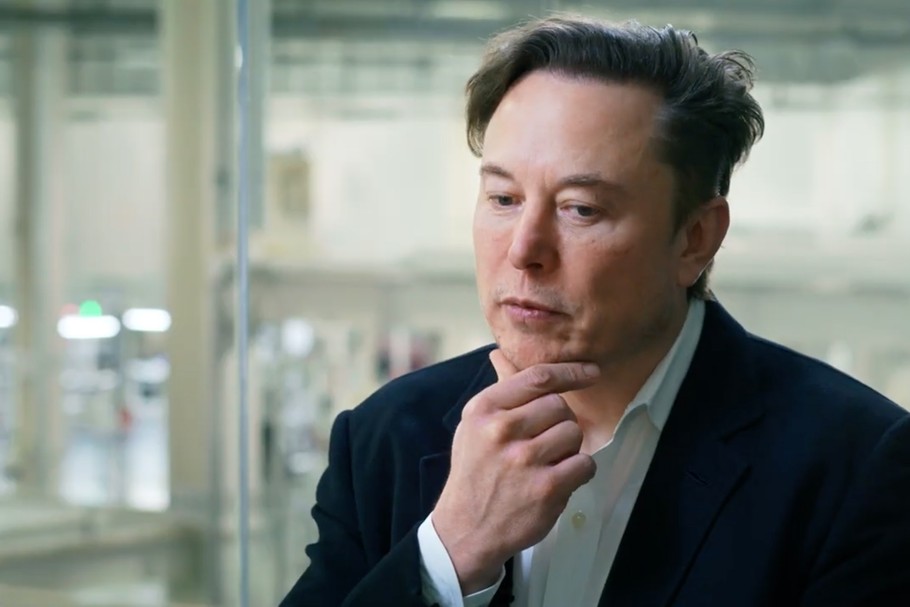 Elon Musk, najbogatszy człowiek świata w e-mailu do kierownictwa Tesli wyjaśniał zwolnienie 10 proc. załogi i wstrzymanie nowych zatrudnień, tłumaczył, że ma „bardzo złe przeczucie” („super bad feeling”) co do amerykańskiej gospodarki