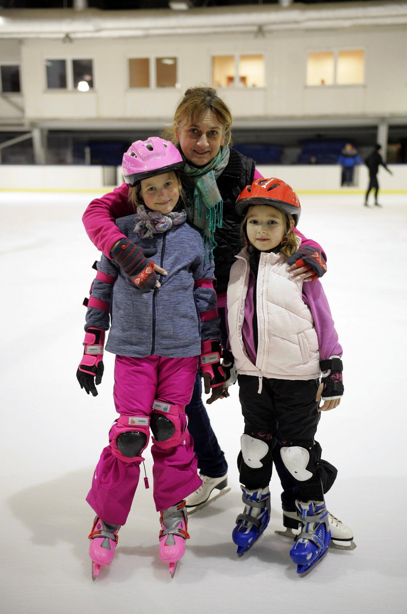 Dorota Kluska (47 l.), mama Emilki (7 l.) i Wioletty (8 l.)