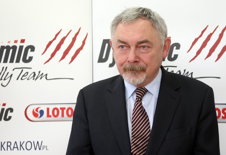 Jacek Majchrowski poza sprawowaniem funkcji prezydenta Krakowa jest także wykładowcą. Za prowadzenie zajęć na Uniwersytecie Jagiellońskim i w Akademii im. Andrzeja Frycza Modrzewskiego otrzymuje dodatkowe 302 tys. złotych.