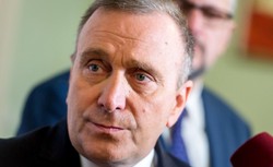 Schetyna: PiS chce wykastrować samorząd