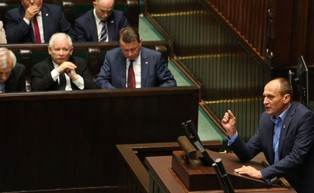 Wieczny podział. Kiedy ludzie normalni trafili na ciemną stronę mocy [FELIETON]