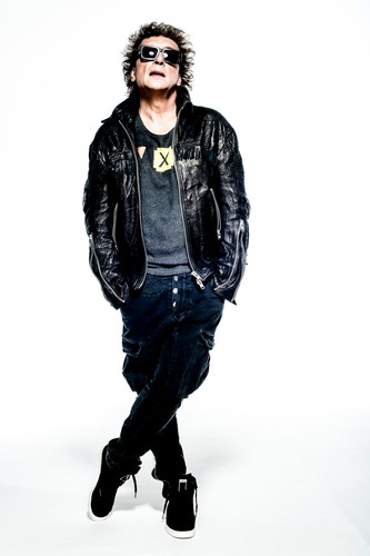 Janusz Panasewicz na zdjęciach z najnowszej sesji