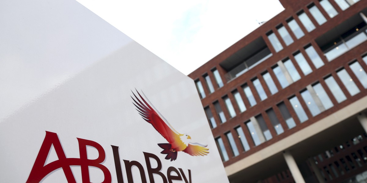 Największy na świecie producent piwa AB InBev ma 100 miliardów dolarów długu i kiepskie perspektywy na jego spłatę