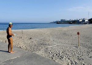 Arhiva (znak upozorenja na mine na plaži u Odesi, Ukrajina, u maju 2022)