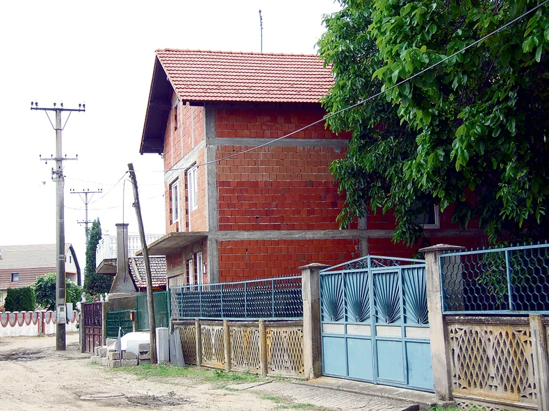 Očuh u kući nasmrt pretukao Lunu, pa tražio od njene majke da joj zajedno presvuku krvavu odeću i da policiji kažu da je "dete palo sa terase" 