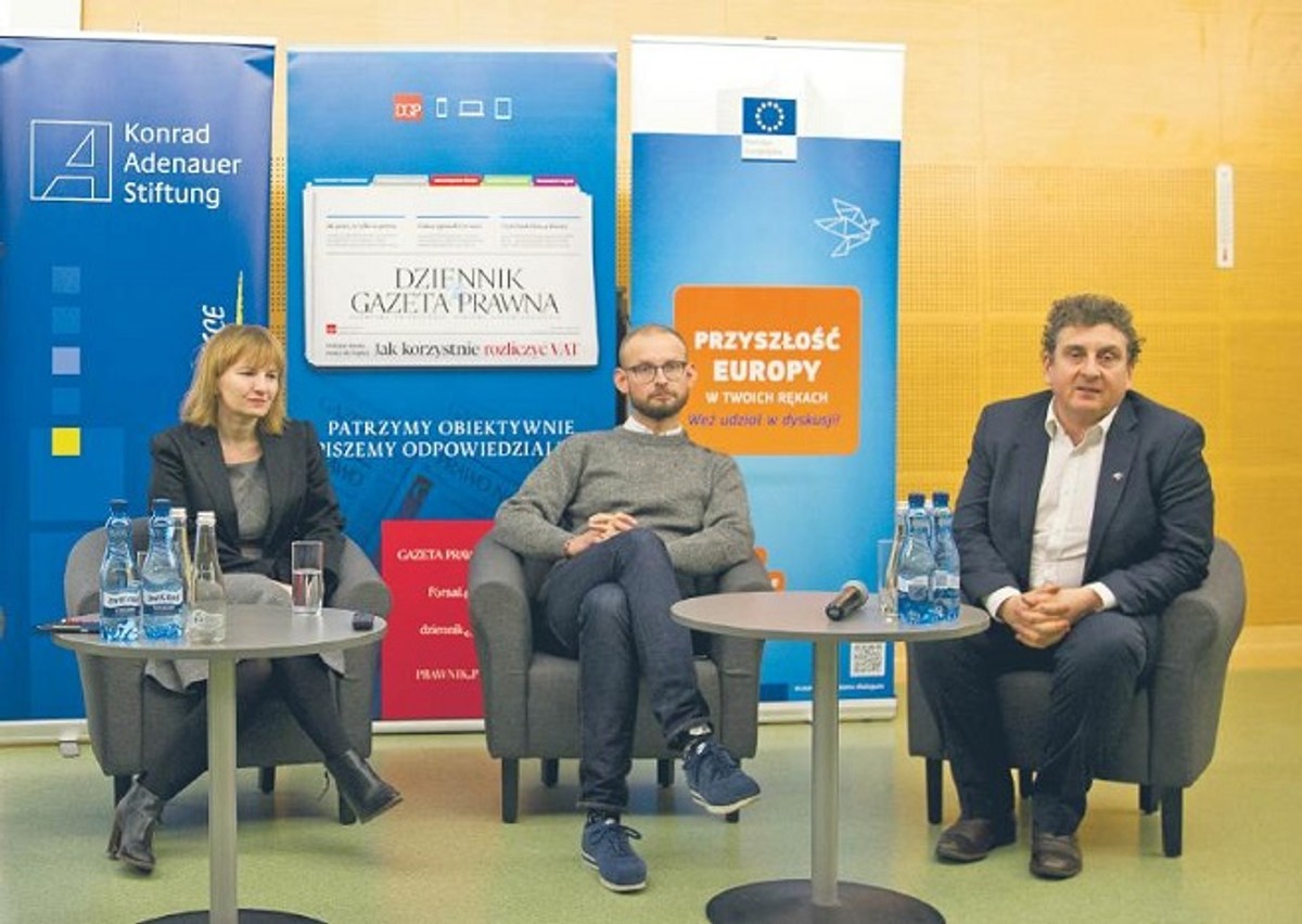 Od lewej: Beata Biel, szefowa projektu fact-checkingowego konkret24 i Fundacji Reporterów; Jakub Turowski, szef zespołu Facebooka ds. polityki publicznej w Polsce i krajach bałtyckich; Robert Sołtyk z Dyrekcji Generalnej ds. komunikacji Komisji Europejskiej