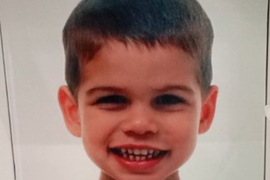 Dečak sa slike danas je MILIONER I FRAJER DA SE SMRZEŠ, a Srbi su ga 'MRZELI IZ DNA DUŠE' zbog našeg idola: Onda se desio NEOČEKIVANI PREOKRET u odnosu prema njemu