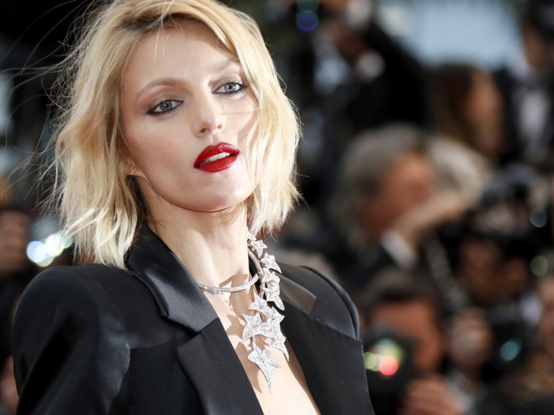 Modelka trzy ostatnie wieczory (od poniedziałku do piątku) spędziła na czerwonym dywanie festiwalu w Cannes...