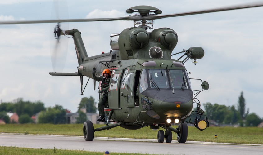 Pokaz ratownictwa lotniczego na śmigłowcu W-3
<br><br>(mr) PAP/Tomasz Koryszko