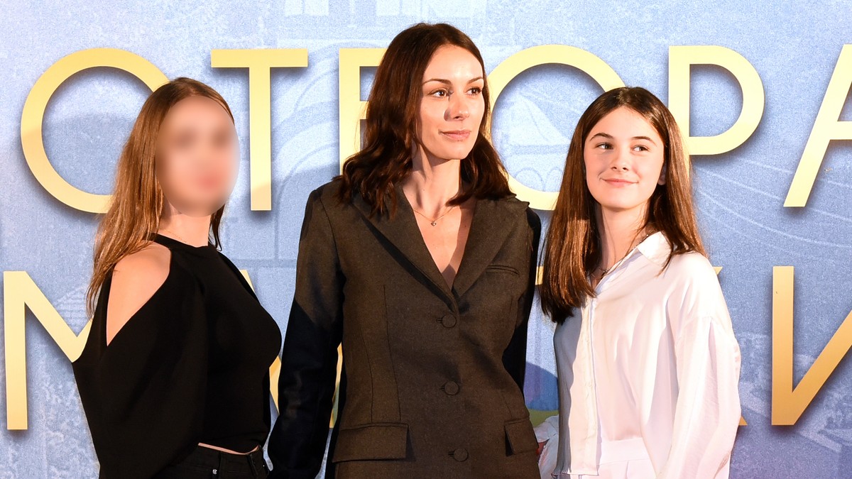 Evo čime se bave ćerke Slobode Mićalović i Vojina Ćetkovića: Vera dobila ulogu u filmu, a Mila je jako talentovana - Očarala sve u haljini OD CIRKONA